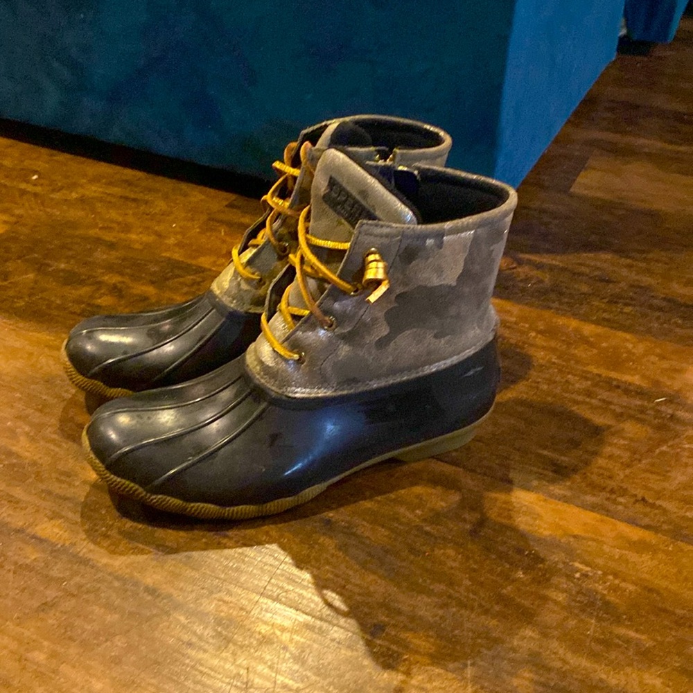 Women’s Sperry snow boots